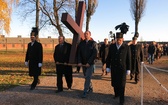 Z Krzyżem w byłym KL Birkenau