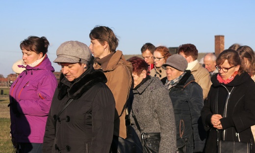 Z Krzyżem w byłym KL Birkenau