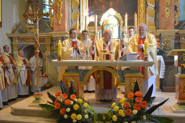 Konsekracja ołtarza w kościele św. Katarzyny w Nowym Targu 