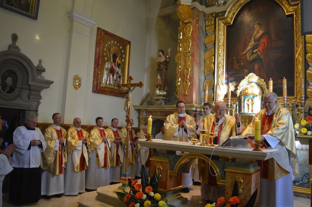 Konsekracja ołtarza w kościele św. Katarzyny w Nowym Targu 