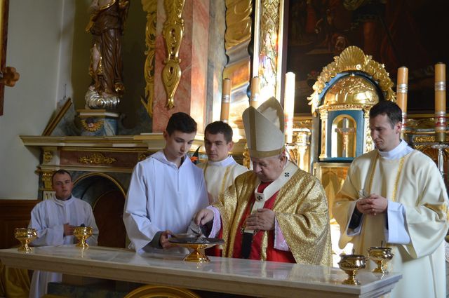 Konsekracja ołtarza w kościele św. Katarzyny w Nowym Targu 