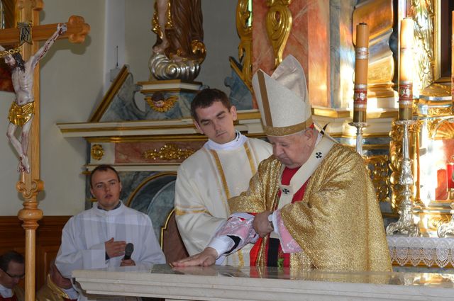 Konsekracja ołtarza w kościele św. Katarzyny w Nowym Targu 