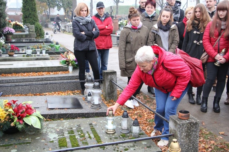 Spacery po łowickich cmentarzach