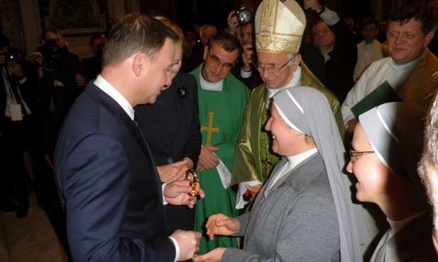 Andrzej Duda otrzymał relikwie św. Jana Pawła II do kaplicy prezydenckiej