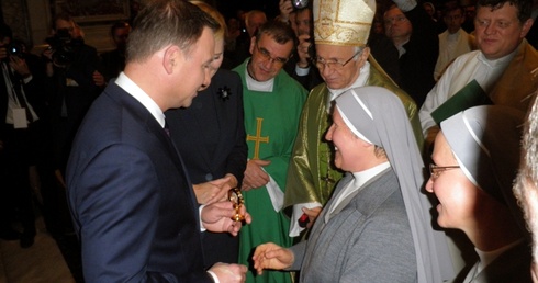 Andrzej Duda otrzymał relikwie św. Jana Pawła II do kaplicy prezydenckiej