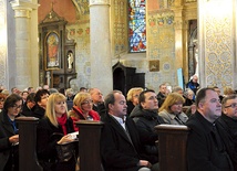  Pierwszym dokumentem przegłosowanym przez zgromadzenie synodalne w płockiej katedrze był dokument o rodzinie