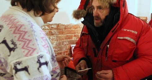 Wspólnota Sant’Egidio pomaga bezdomnym przez cały rok. Przez Bożym Narodzeniem organizuje wigilię dla kilkuset podopiecznych