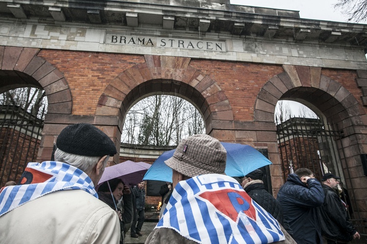 Wieńce pod bramą straceń