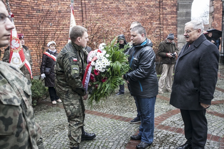 Wieńce pod bramą straceń