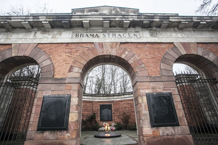 Wieńce pod bramą straceń