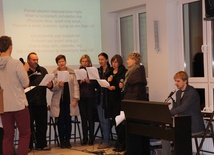 Parafianie śpiewali z profesjonalną pomocą scholi "NieBo TAK”
