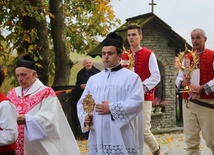 Parafianie u MB Frydeckiej uczcili relikwie trojga apostołów Bożego Miłosierdzia.