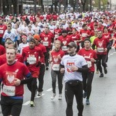 Biegną, tworząc flagę narodową