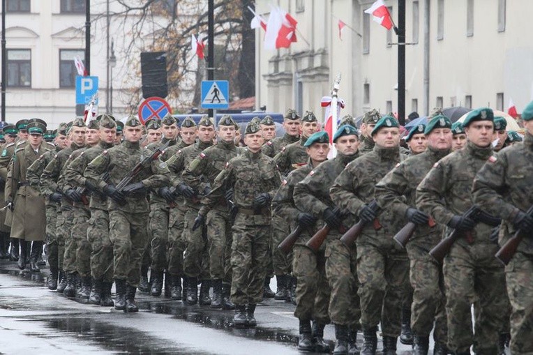 Jak co roku przez Krakowskie Przedmieście przemaszerowały kompanie honorowe