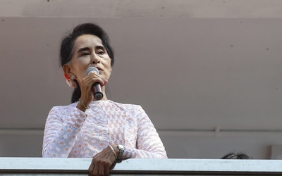 Armia gratuluje Aung San Suu Kyi