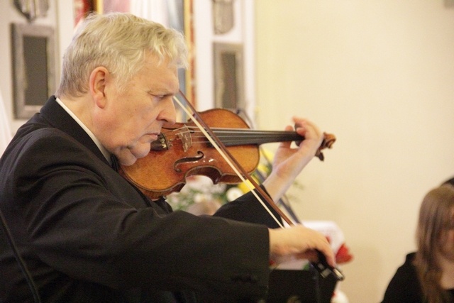 Uczestnicy koncertu mogli wysłuchać Konstantego Andrzeja Kulki – wielokrotnie nagradzanego, wybitnego polskiego wirtuoza skrzypiec