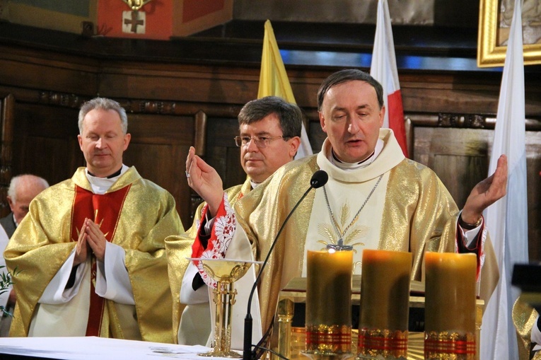 Msza w intencji ojczyzny i z okazji 35. rocznicy sądeckiego KIK-u