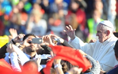 Papież: Wierni świeccy nie są służącymi hierarchii