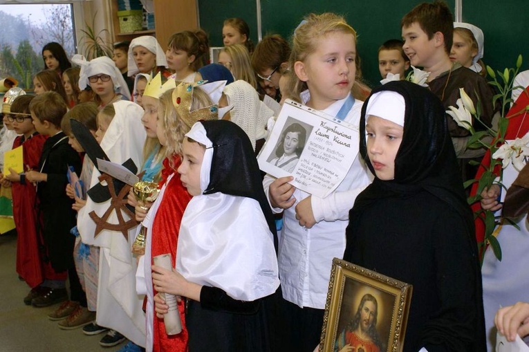 II Szkolnego Korowodu Świętych