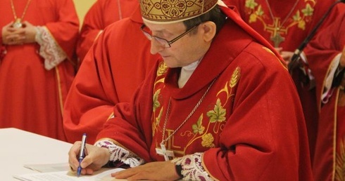 Dekret zwołujący synod podpisany