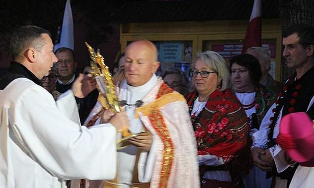 Powitanie peregrynujacych z obrazem Miłosierdzia Bożego relikwii