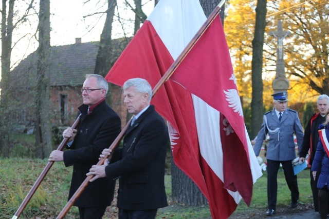 Powstańcze sztandary w Starej Wsi