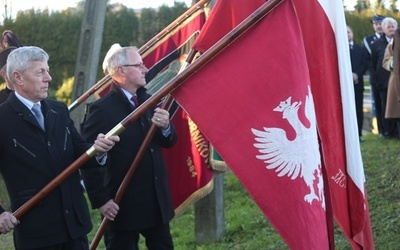 Powstańcze sztandary w Starej Wsi