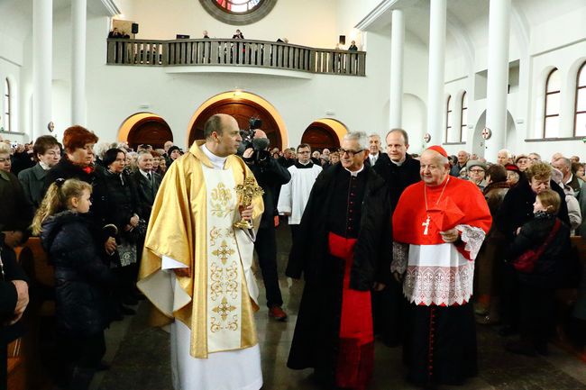 Konsekracja kościoła św. Jana Pawła II w Krzeszowicach