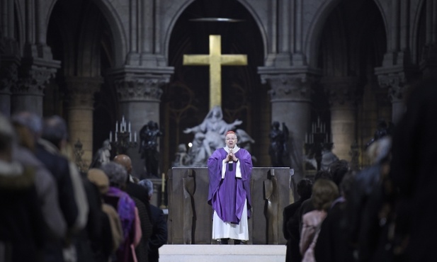 Msza za ofiary w Notre Dame