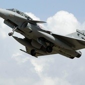 Zmasowany atak francuskiego lotnictwa na IS