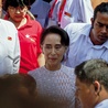 Liderka opozycji, Aung San Suu Kyi, 9 listopada opuszcza siedzibę swojej partii, która wygrała historyczne wybory