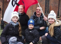 Marcin i Olga Kowalowie z córkami Marysią i Olą oraz synem Kacprem przyjechali z Bledzewa 