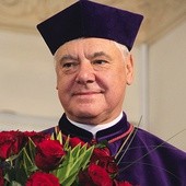   Kard.  Müller zaskoczył wielu uczestników wydarzenia, używając podczas liturgii i wykładu języka polskiego