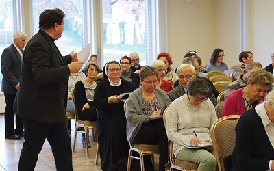 Liczba słuchaczy systematycznie rośnie. W tym roku w zajęciach uczestniczy ponad 70 osób