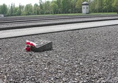 Po obozowych blokach w Dachau, w których ginęli polscy księża, dziś materialnie pozostało niewiele. Ale pamięć o męczennikach nie ginie