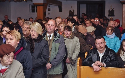 Parafianie z Brzezia i Drzonowa przygotowywali się do przyjęcia relikwii przez dwa dni. Konferencje i nabożeństwa prowadził ks. dr Radosław Suchorab