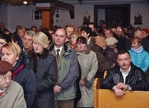 Parafianie z Brzezia i Drzonowa przygotowywali się do przyjęcia relikwii przez dwa dni. Konferencje i nabożeństwa prowadził ks. dr Radosław Suchorab