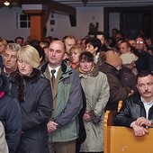 Parafianie z Brzezia i Drzonowa przygotowywali się do przyjęcia relikwii przez dwa dni. Konferencje i nabożeństwa prowadził ks. dr Radosław Suchorab