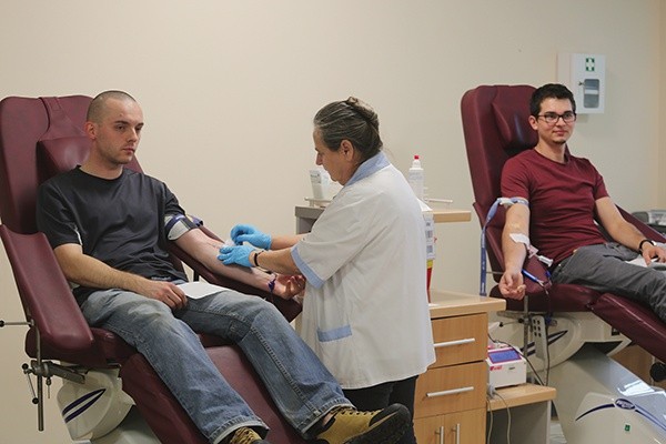  Krew można oddawać w ambulansach, a w dni powszednie także  w bielskim RCKiK