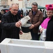 Powstaje azyl dla potrzebujących