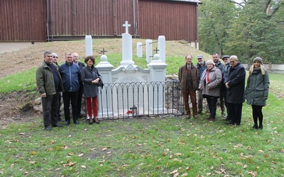 W ramach prac konserwatorskich odrestaurowano m.in. kościół i pomnik mjr. Józefa Wiśniewskiego