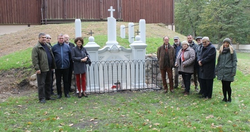 W ramach prac konserwatorskich odrestaurowano m.in. kościół i pomnik mjr. Józefa Wiśniewskiego