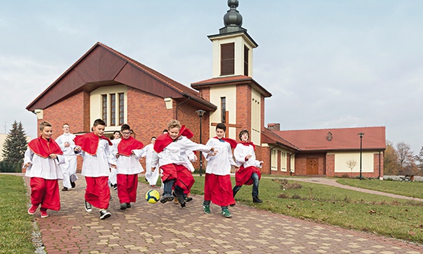 Wspólnota nie jest zamkniętą grupą ludzi  – pamiętają o tym także  po służbie