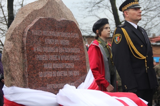 Obelisk ofiarom z 1945 r. 
