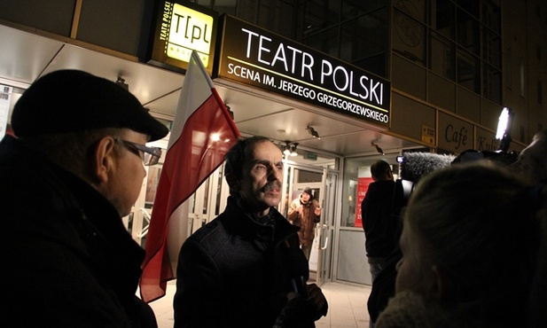 Różańcem przeciw porno-sztuce