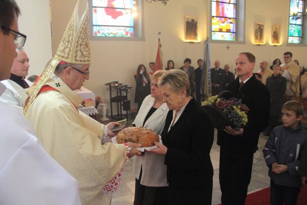 Konsekracja ołtarza w kościele Chrystusa Króla