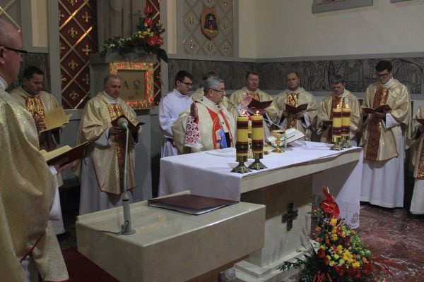 Konsekracja ołtarza w kościele Chrystusa Króla