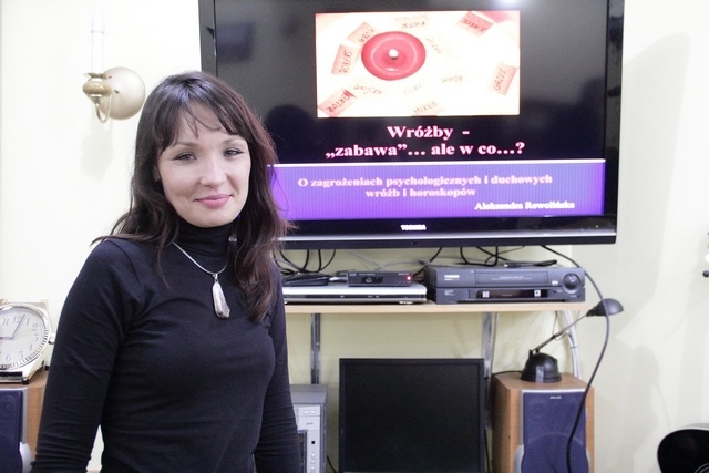 Aleksandra Rewolińska mówiła o zagrożeniach psychologicznych i duchowych płynących z wróżb i horoskopów
