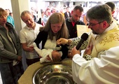 Chrzest św. w Polsce udzielany jest dzieciom