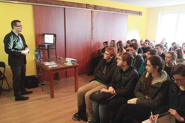 Jedni notowali, inni z niedowierzaniem kręcili głowami... Temat z pewnością poruszył młodzież